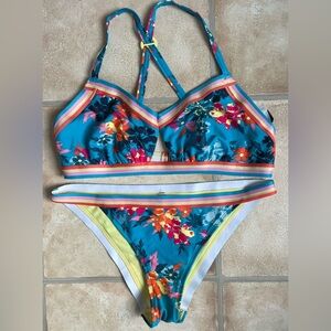 Adore Me Gisele contour floral blue V-neck two piece bikini, adjustably straps;L